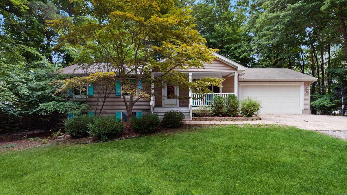 Shorewood-Tower Hills-Harbert House | Spacious Dog Friendly Home w/heated pool, fenced yard, gas grill, & fire pit
