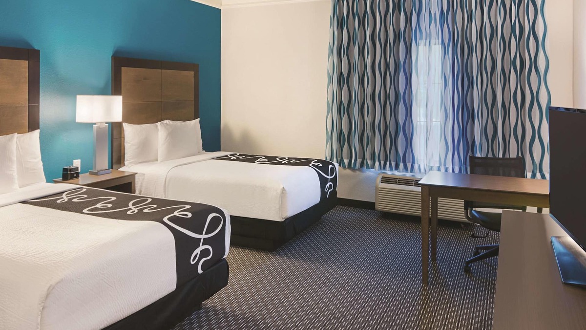 Orlando Hotel | Spacious Double Beds Room, La Quinta Inn & Suites, Free Breakfast, UCF Nearby
