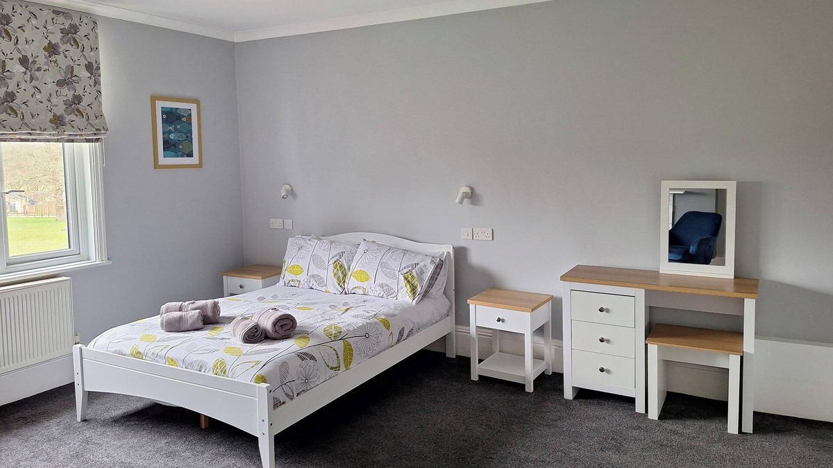 Cranleigh House | Spacious Double Room with Lovely Views