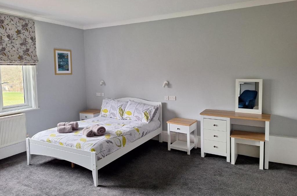 Cranleigh House | Spacious Double Room with Lovely Views