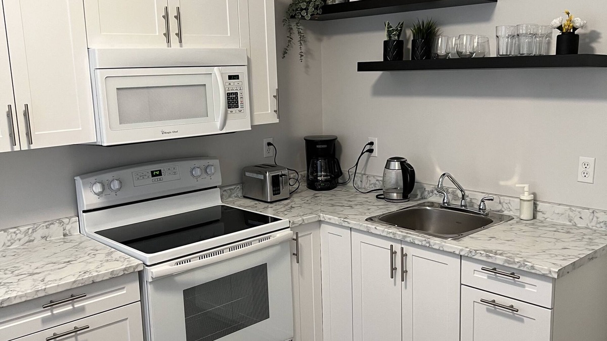 Downtown Apartment | Spacious downtown apartment near restaurants/bars
