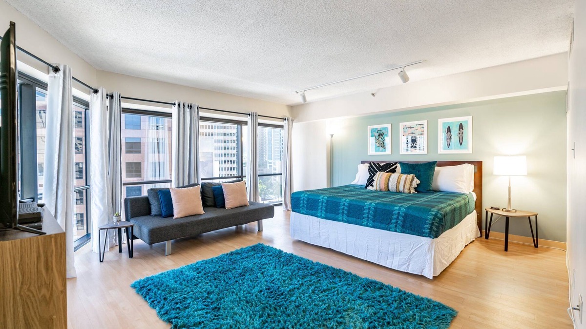 Downtown Honolulu Condo | Spacious Downtown Executive Retreat | Free Parking