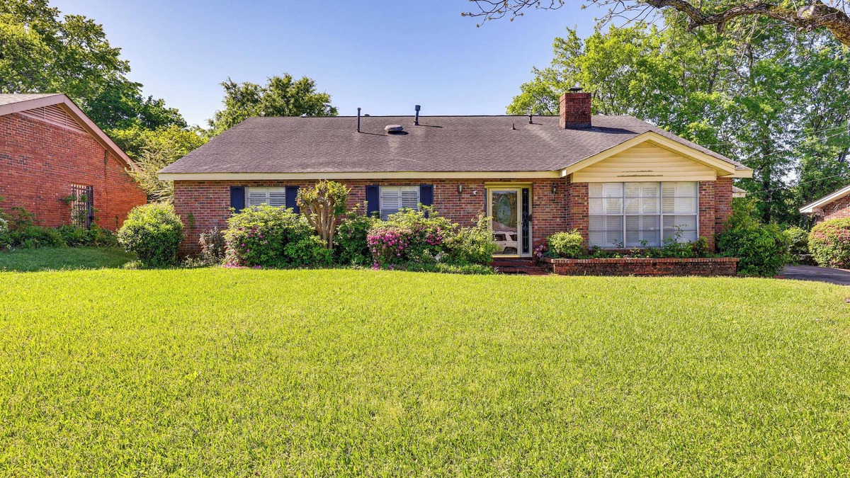 Montgomery House | Spacious Downtown Montgomery Home w/Yard, Patio!