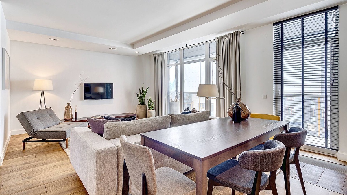 Business District Apartment | Spacious Dream Apartment with Balcony - Central City