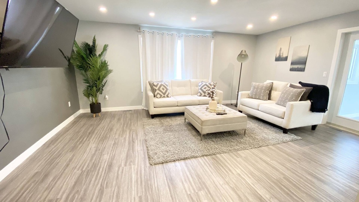 Drumheller House | ☀️Spacious Drumheller Retreat☀️Museum & Golf ☀️Sleeps10+☀️Large Yard