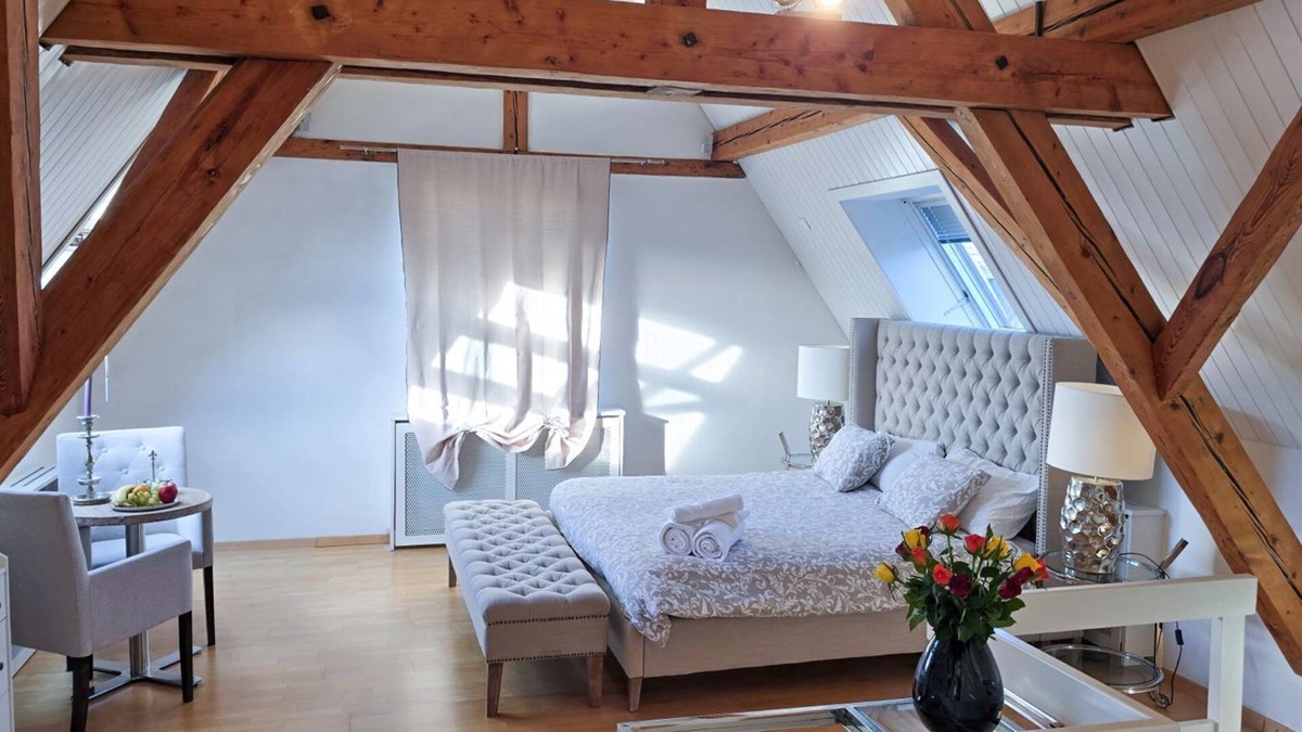 District 8 Apartment | Spacious Duplex apartment with fantastic lake view just 5 minutes from Zurich