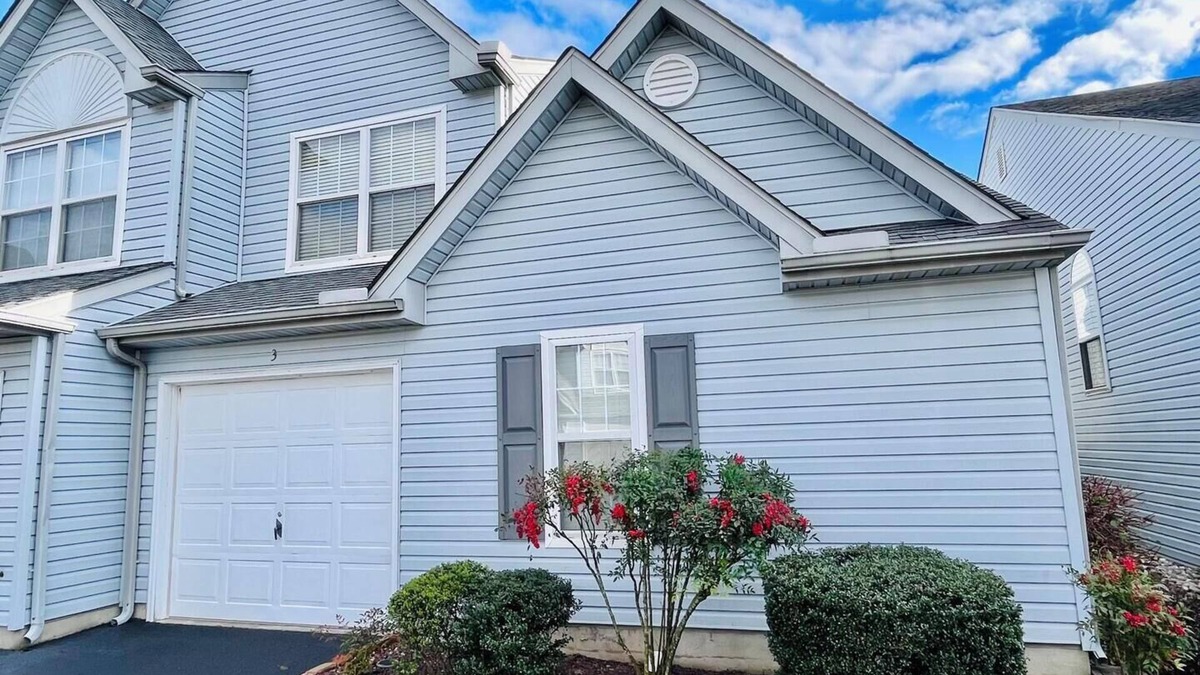 Rehoboth Beach Villa | Spacious Duplex with 3 Pools, Tennis Courts & Ensuite Bedroom in Eagles Landing