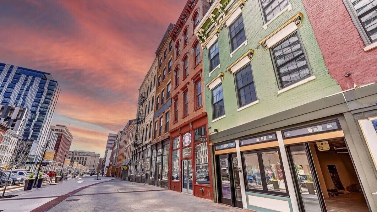 Central Business District Condo | Spacious, DWNT/OTR condo. minutes walk to the Reds/Bengals stadiums & more!