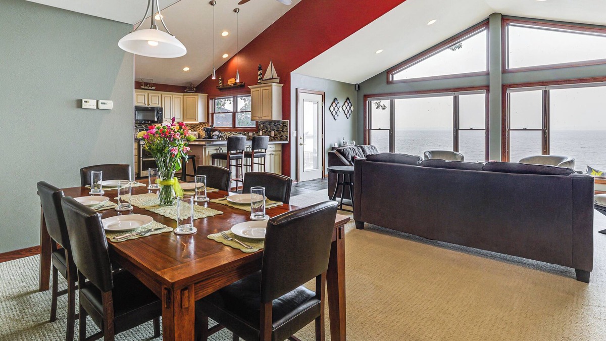 Lake Koshkonong House | Spacious Edgerton Home w/Private Beach & Views!