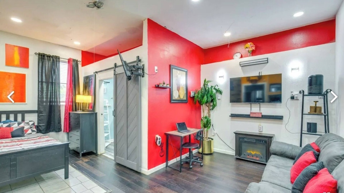 Dallas Apartment | Spacious Efficiency Apartment With Private Entrance