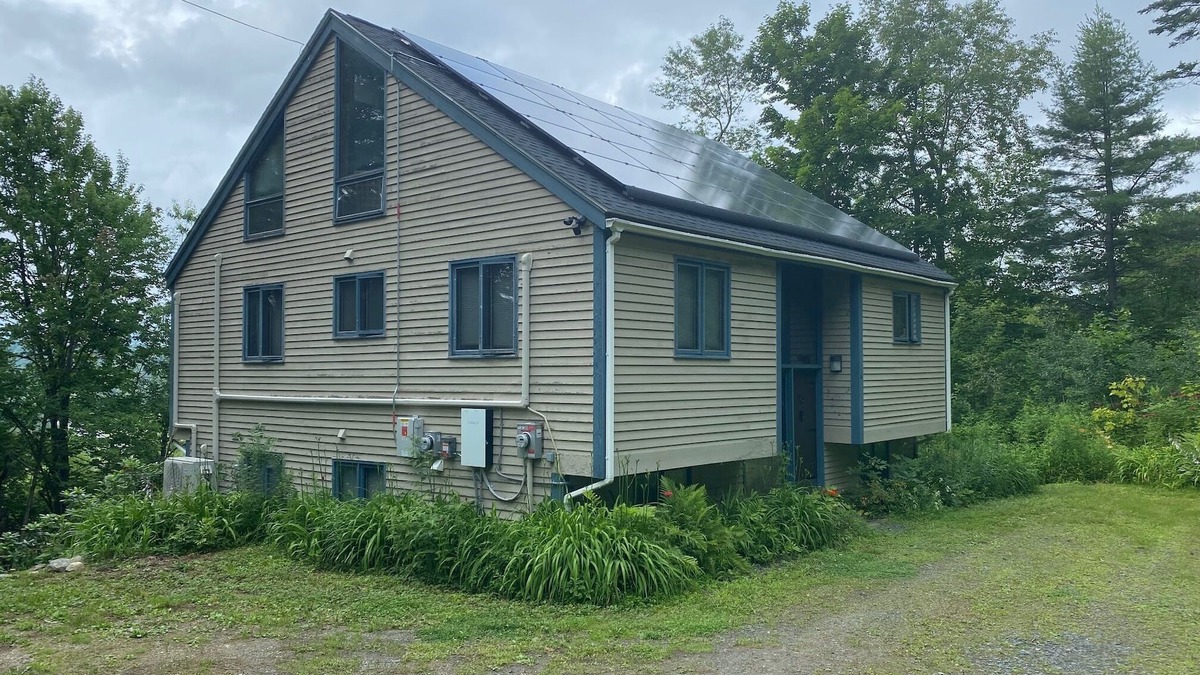 Monroe Bridge House | Spacious/Elegant 3 level house on Spruce Lake- swim or fish, short drive to Mt.