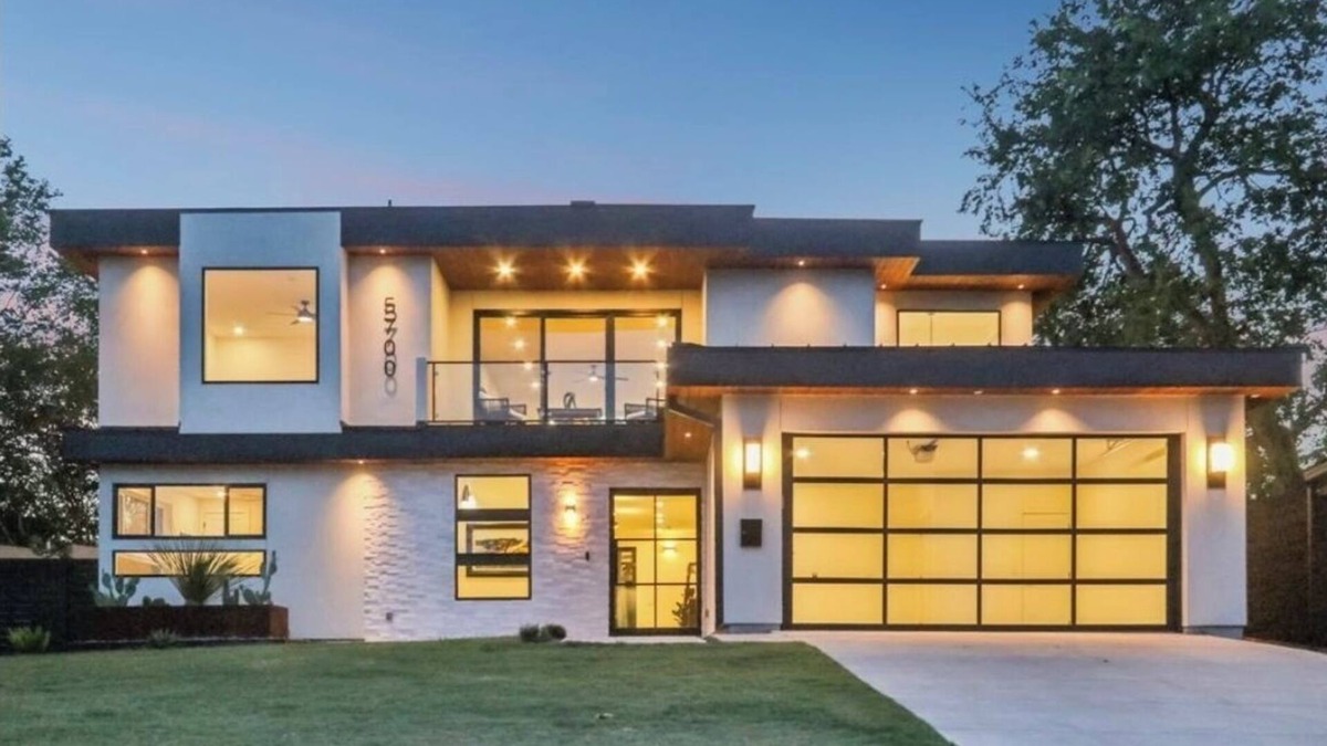 Allandale House | Spacious Elegant Escape in Prime Austin