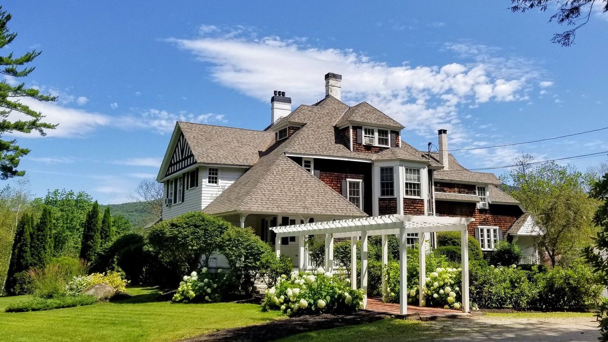 North Conway House | Spacious Elegant Historic Manor in the White Mountains -Skiing, Story Land, More