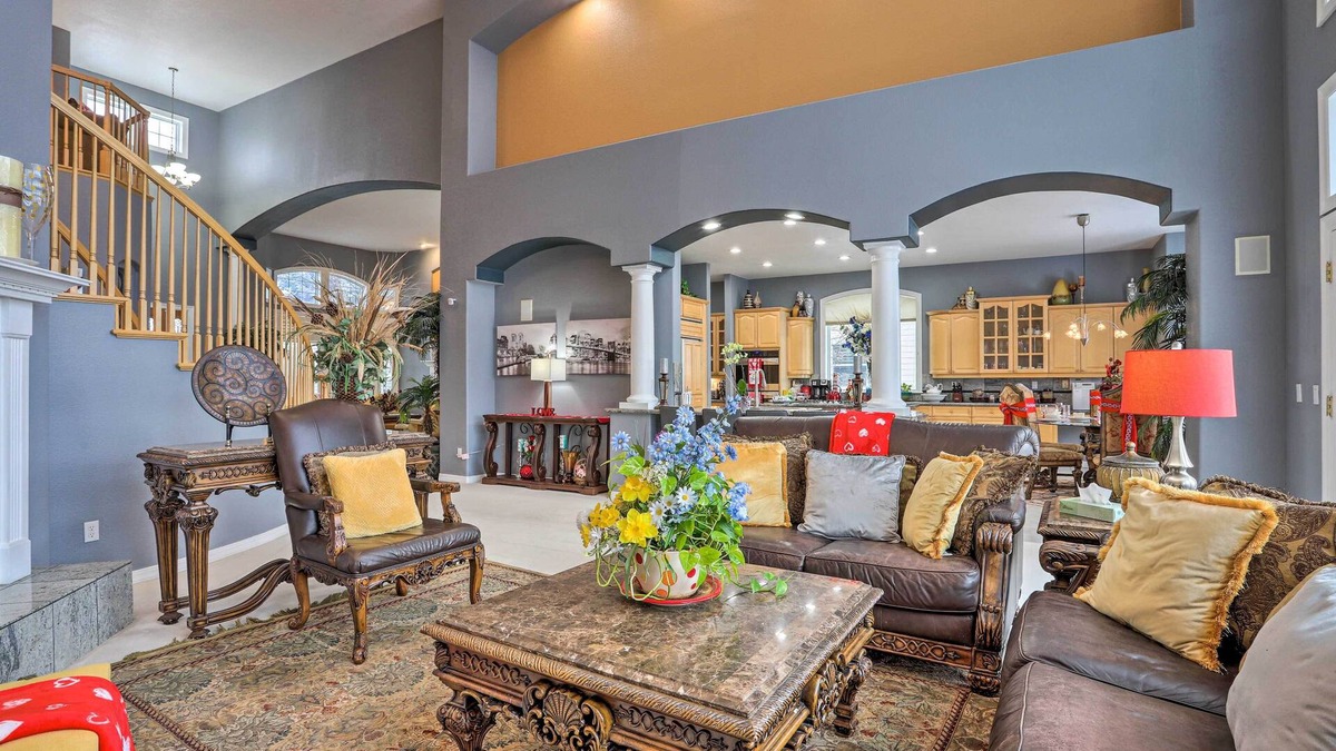 Lone Tree House | Spacious + Elegant Lone Tree Home Rental w/Deck!