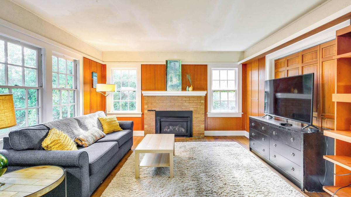 Amazon House | Spacious Eugene Home w/Patio - Walk to UO Campus!