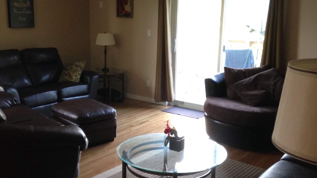 Thunder Bay House | Spacious Executive 3BR Townhouse, Newly Built with Patio Deck and BBQ