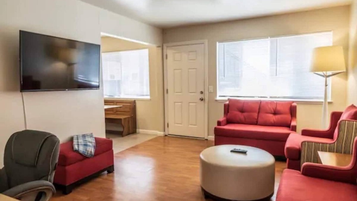 Santa Clara Apartment | Spacious Executive Suite in Silicon Valley!