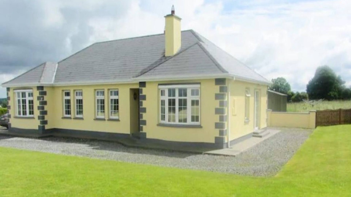 Banagher House | Spacious four-bed property located in Banagher outside Birr.