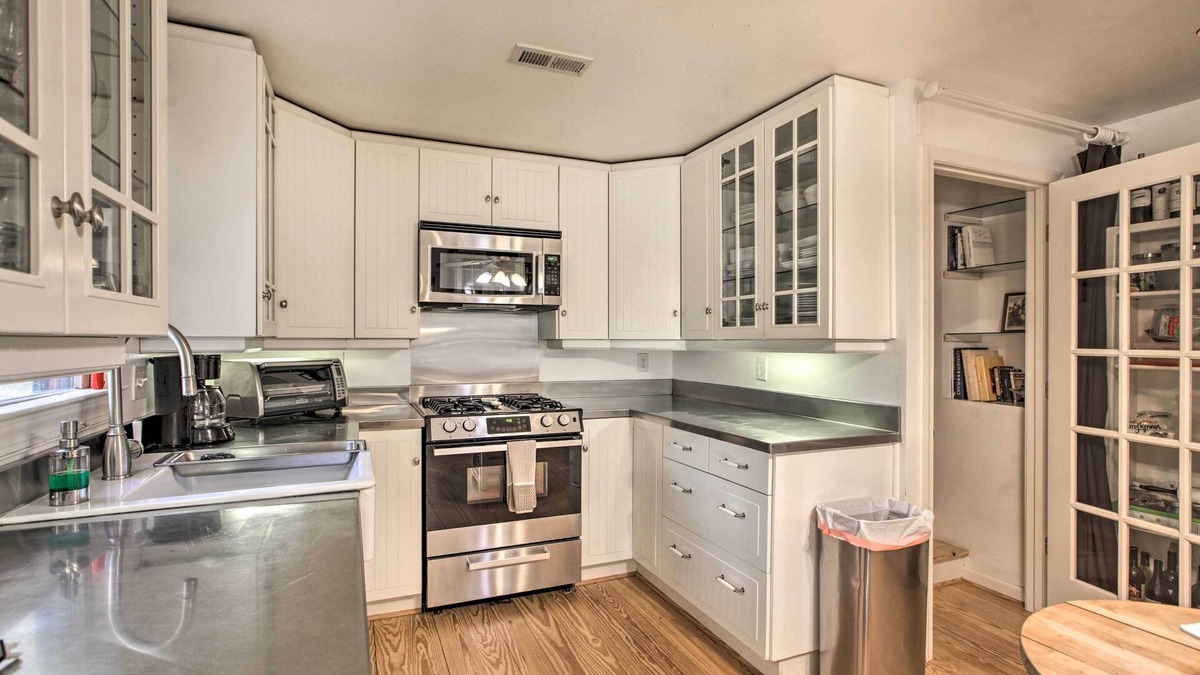 Faber Cottage | Spacious Faber Home w/Yard, Steps to Winery!
