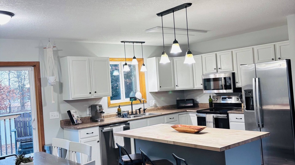 Baxter House | Spacious Family and Pet Friendly Cozy Cottage Near Gull Lake in Baxter