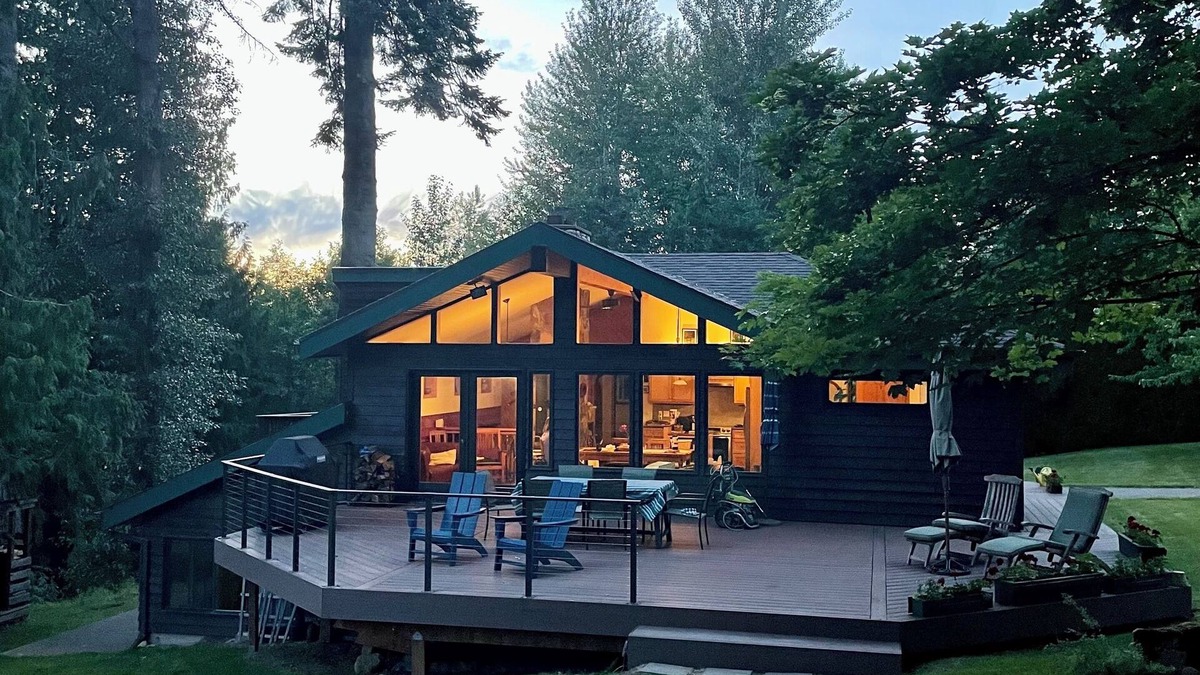 Parkdale Cabin | Spacious Family Cabin on tree lined property w/Mount Hood & Mount Adams views!