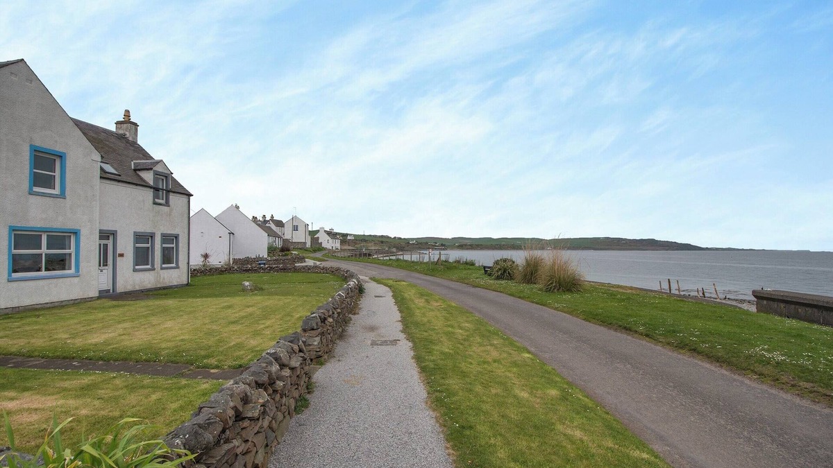 Drummore Cottage | Spacious family cottage with open fire and garden overlooking the sea.