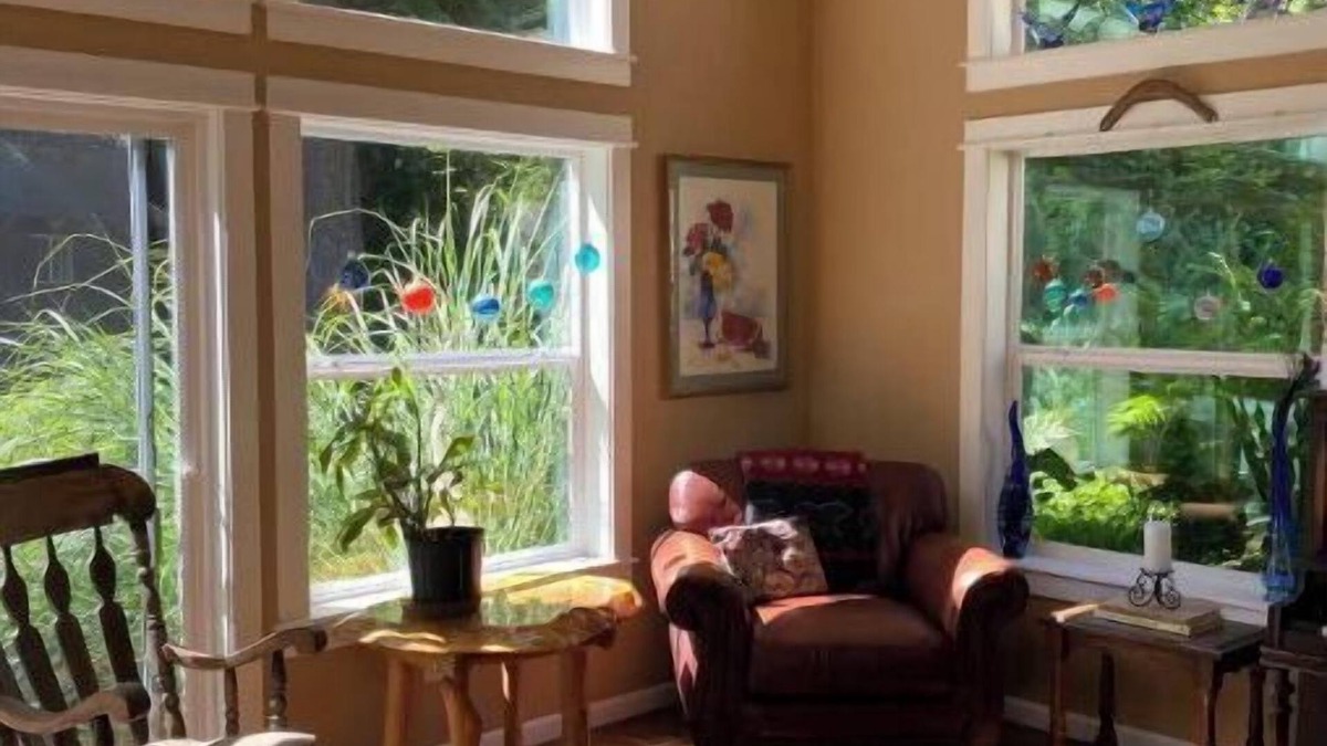 Yelm House | Spacious, family & dog friendly garden oasis home in Yelm, WA.