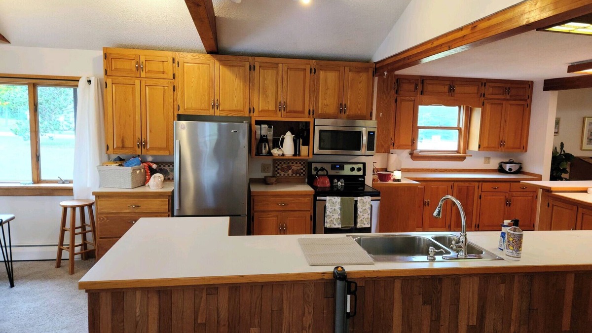 Alanson House | Spacious Family Farmhouse