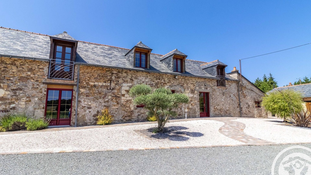 Echemire Cottage | Spacious Family Getaway: Private Pool, Modern Amenities, Close to Angers & La Flèche Zoo