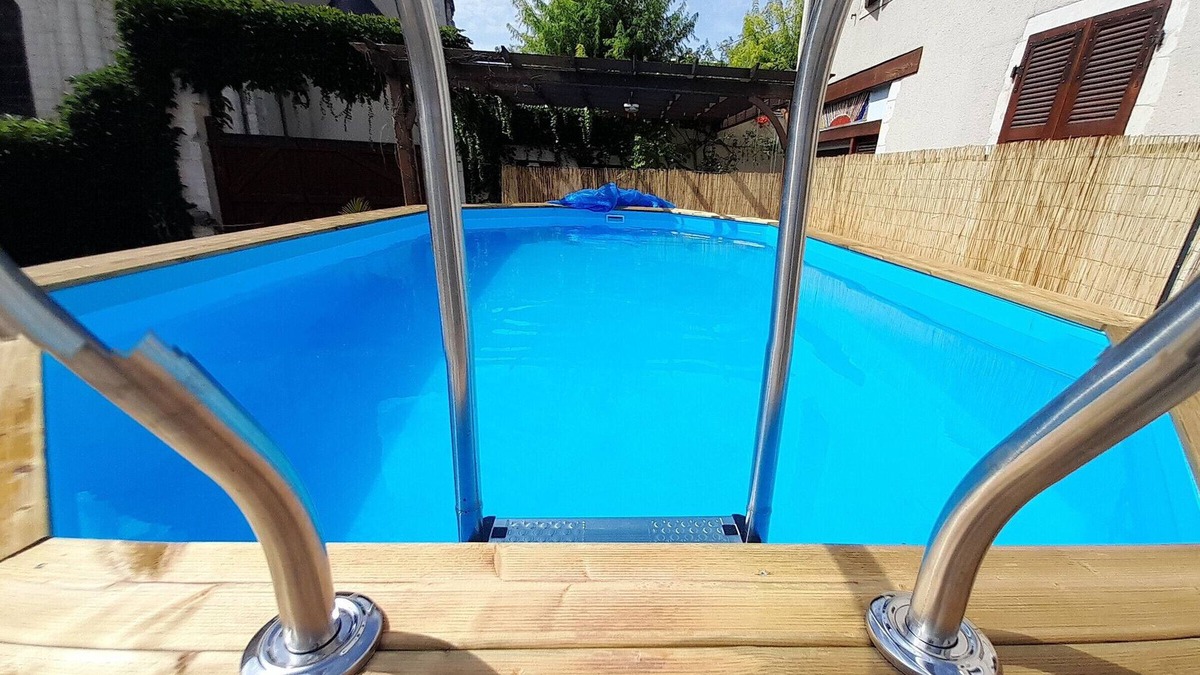 Saint-Gaultier Cottage | Spacious Family Home with Pool and Parking in Saint-Gaultier