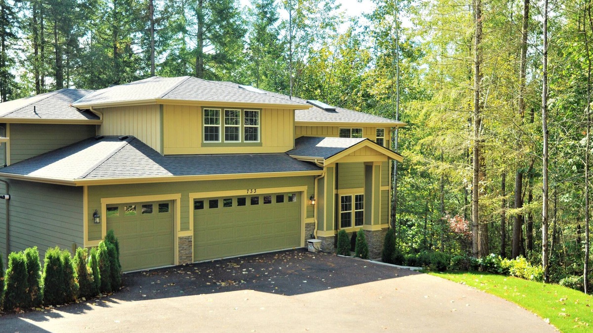 Sammamish House | Spacious, family friendly, great for hosting w/large island, quite & peaceful!