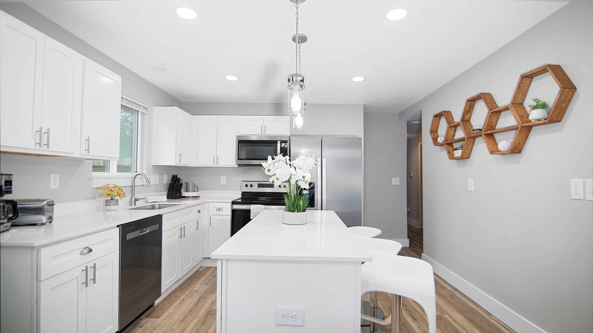 Gastonia House | Spacious family friendly work play haven! Ideal for traveling workers! Near Fuse