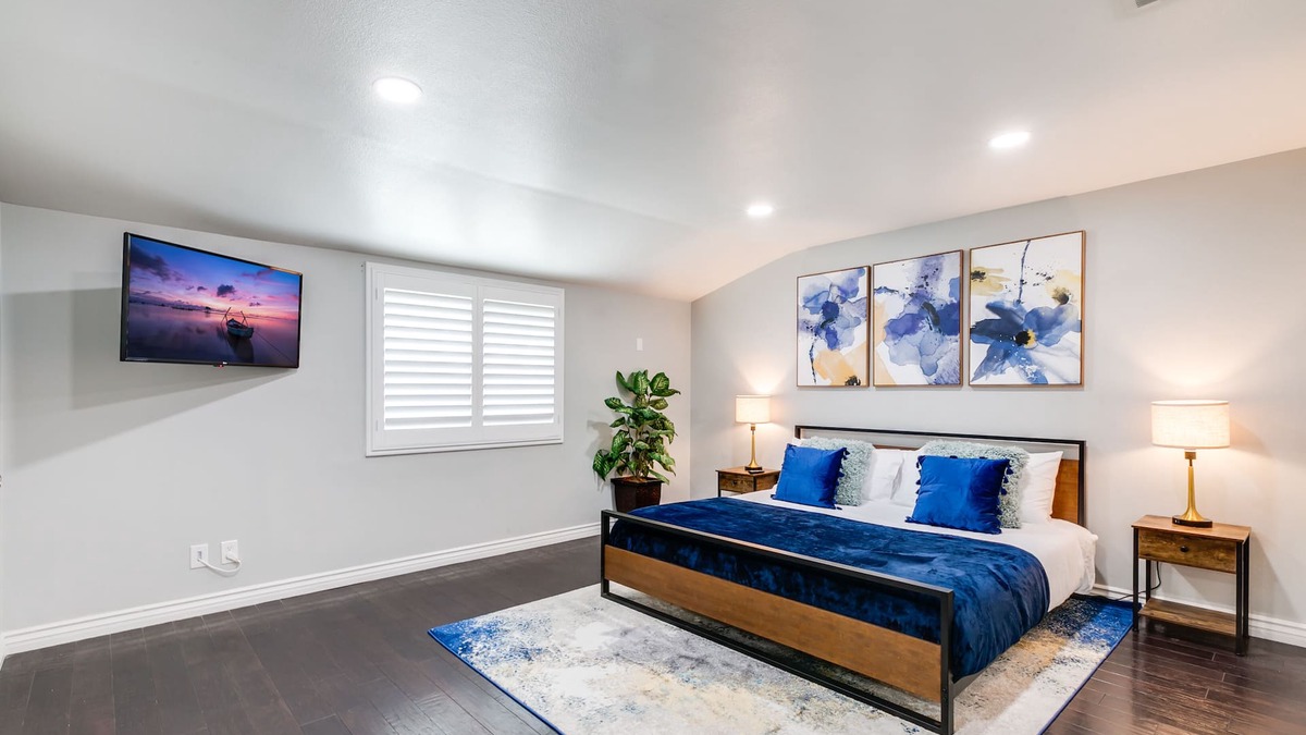 Norwalk House | Spacious, Family-Friendly Home w/Yard by Disneyland, OC, LA, and Beaches