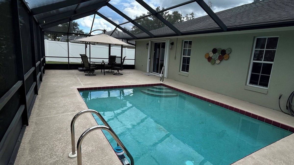 Sebring House | Spacious Family friendly home across from Lake Jackson, near downtown Sebring.