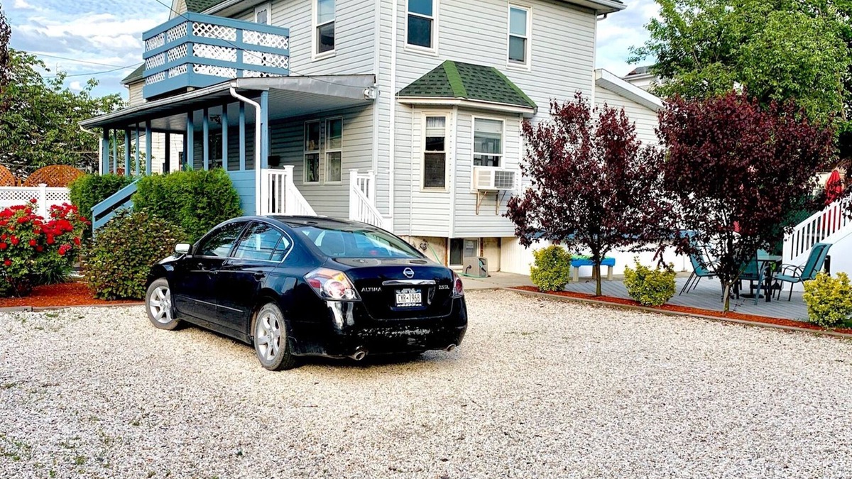 Queens House | Spacious, Family friendly, outdoor space, Rockaway Beach - 6 month rental