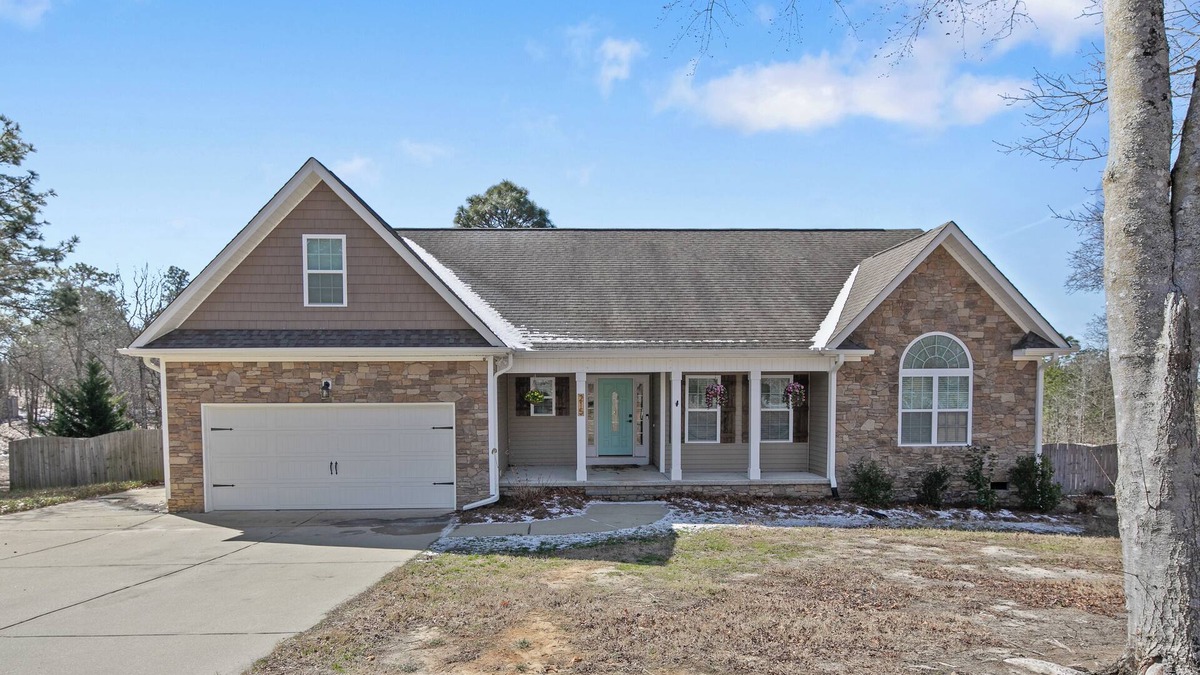 Olivia House | Spacious Family Gem in Sanford with playground and WiFi. Enjoy your stay!