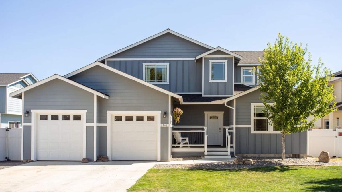 Redmond House | Spacious, family getaway full of entertainment!