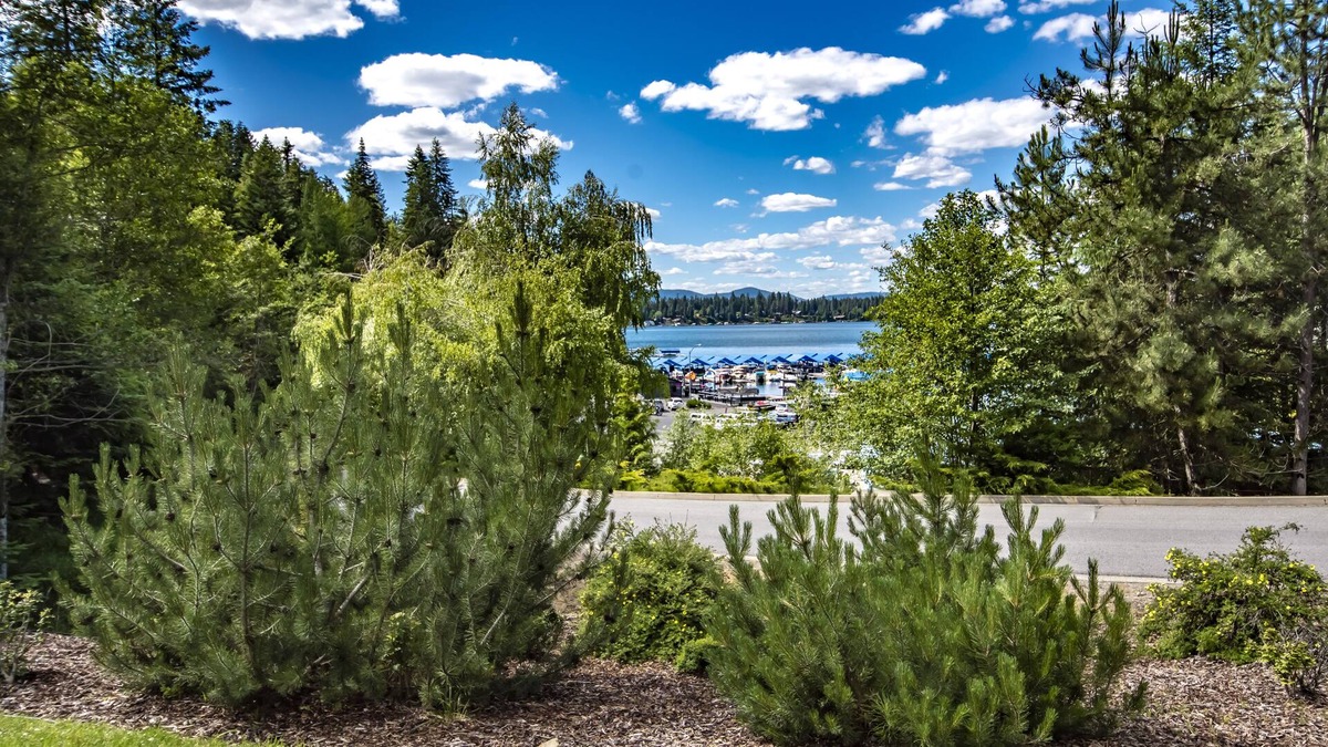 Hayden View Estates House | Spacious family home on beautiful Hayden Lake in northern Idaho