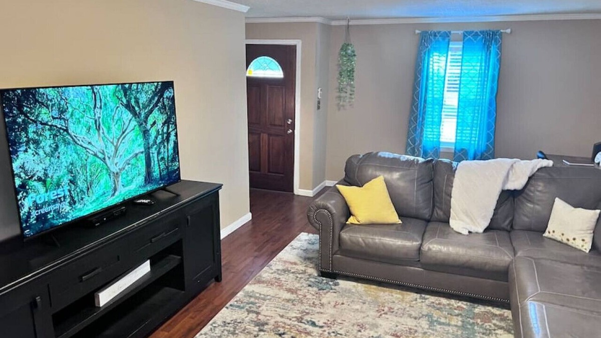 Gadsden House | *Spacious Family Home - Downtown Gadsden!*