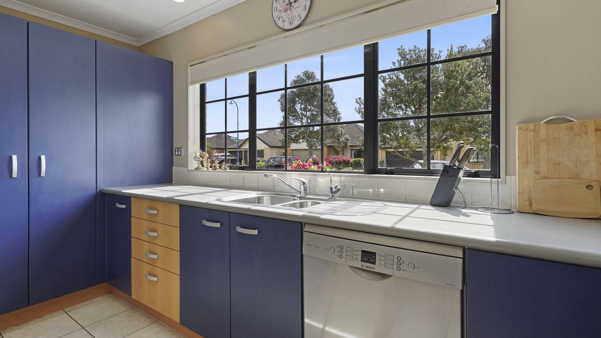 Henderson Apartment | Spacious Family Home -Fully Fenced Yard