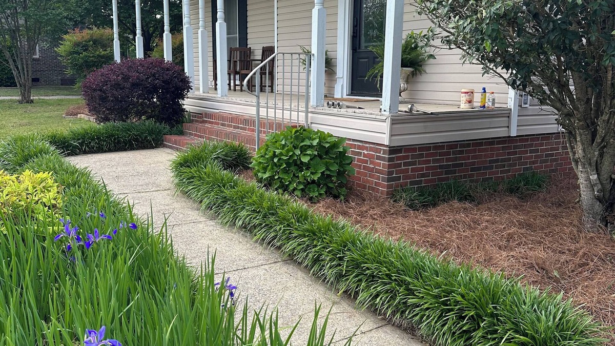 Gadsden House | Spacious family home minutes from public boat launch, shopping and hospitals.