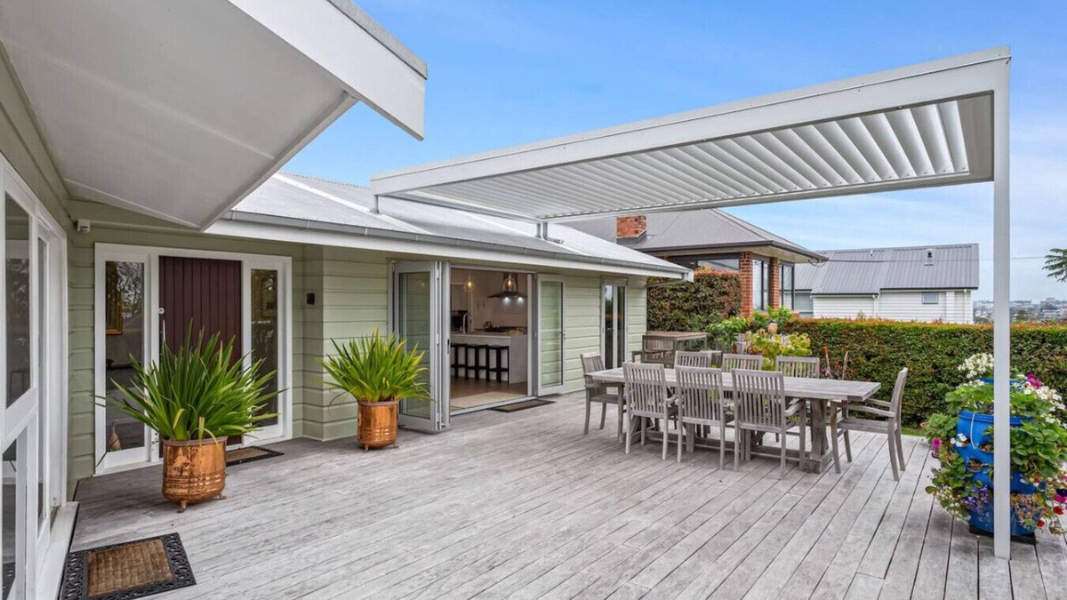 Auckland Apartment | Spacious family home in Meadowbank
