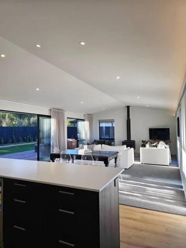 Kirwee House | Spacious Family Home