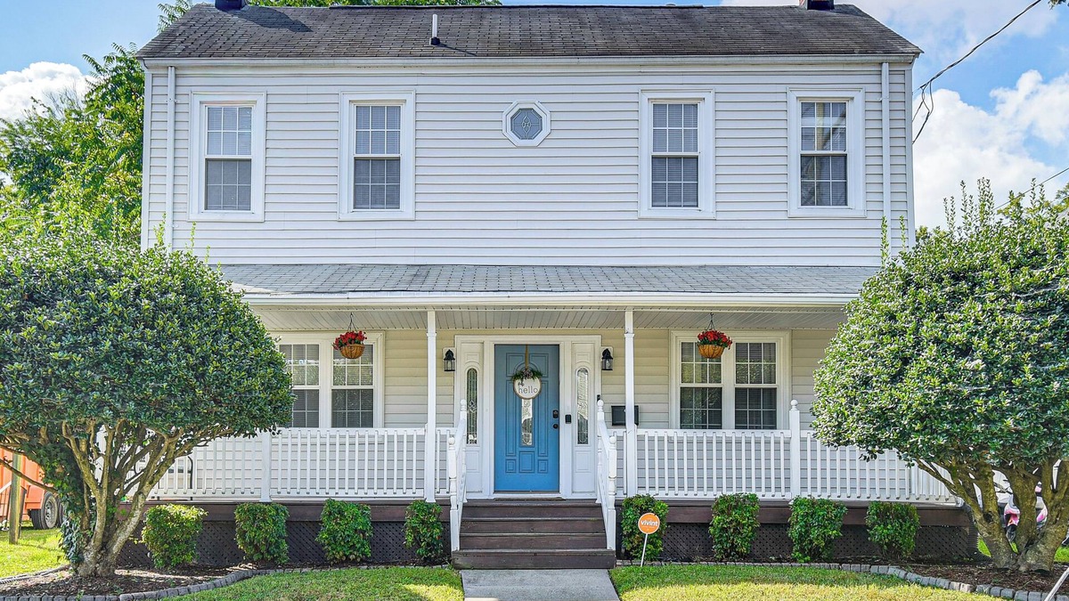 Downtown House | Spacious Family Home w/Yard in Dtwn Hampton!