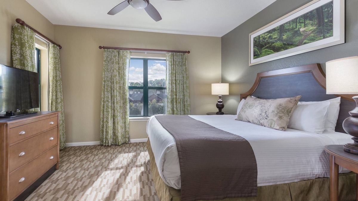 Sevierville Resort | Spacious Family Resort close to Titanic Museum and Dollywood with 4 Saltwater pools