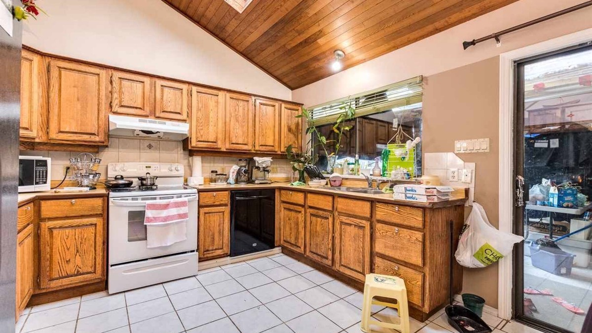 Guildford House | Spacious Family Room with Attached Bathroom