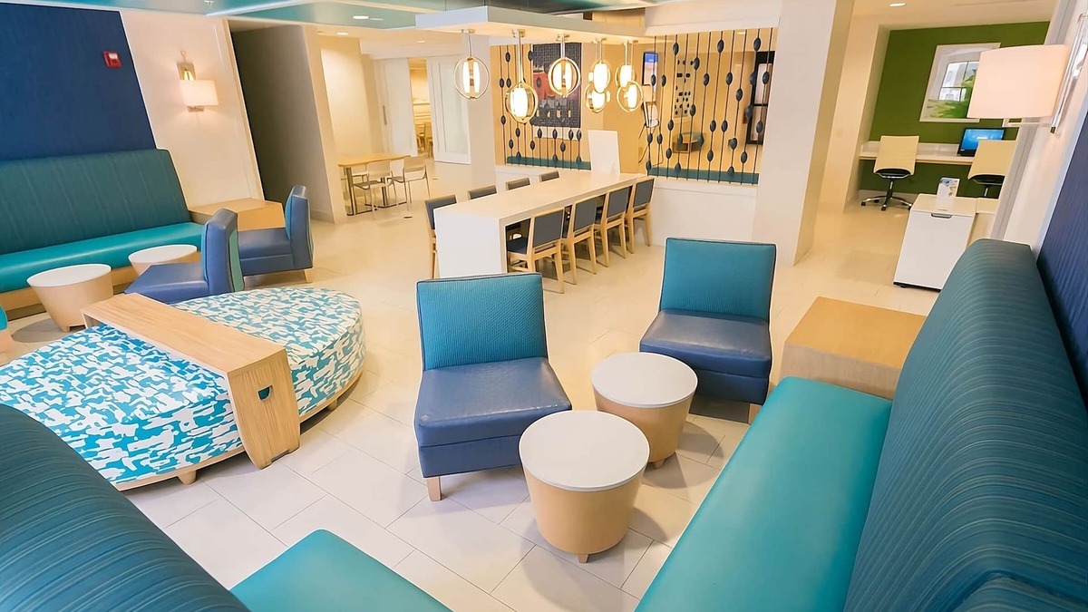 Florida Central Atlantic Coast Hotel | Spacious Family Suite W/Swimming Pool, Shuttle Service to Orlando Theme Parks!