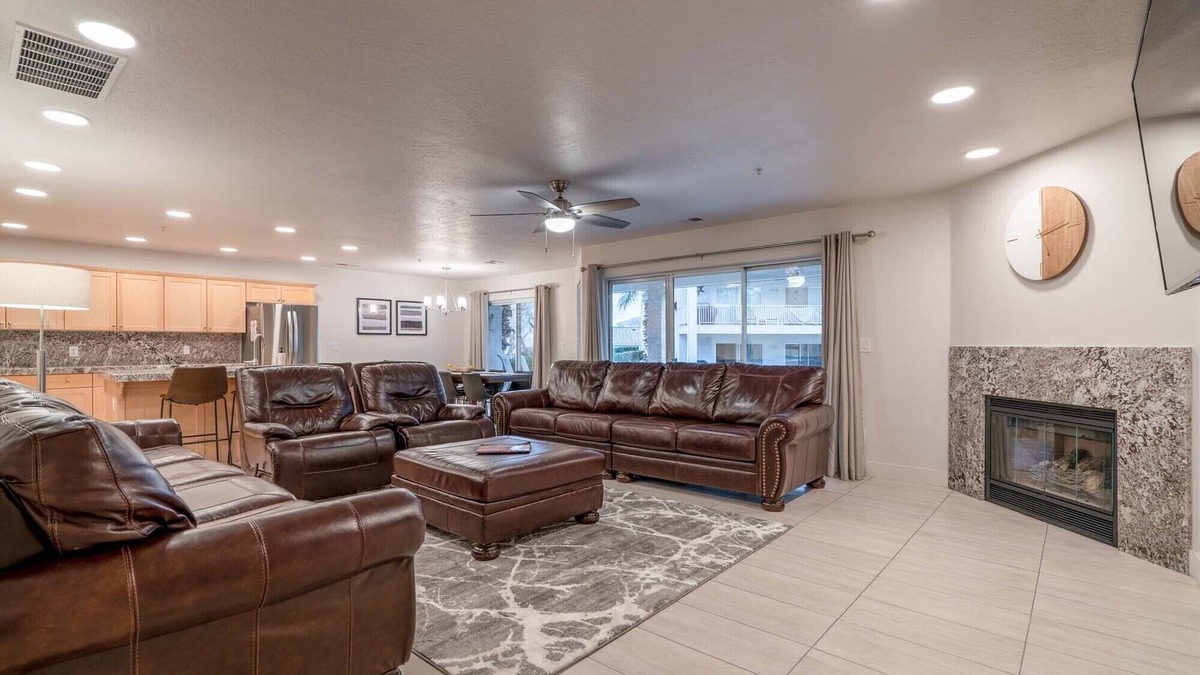 St. George Condo | SPACIOUS FAMILY UNIT. 1ST FLOOR. BY POOLS,RESORT W/BIKES.nYEAROUND FAMILY FUN !