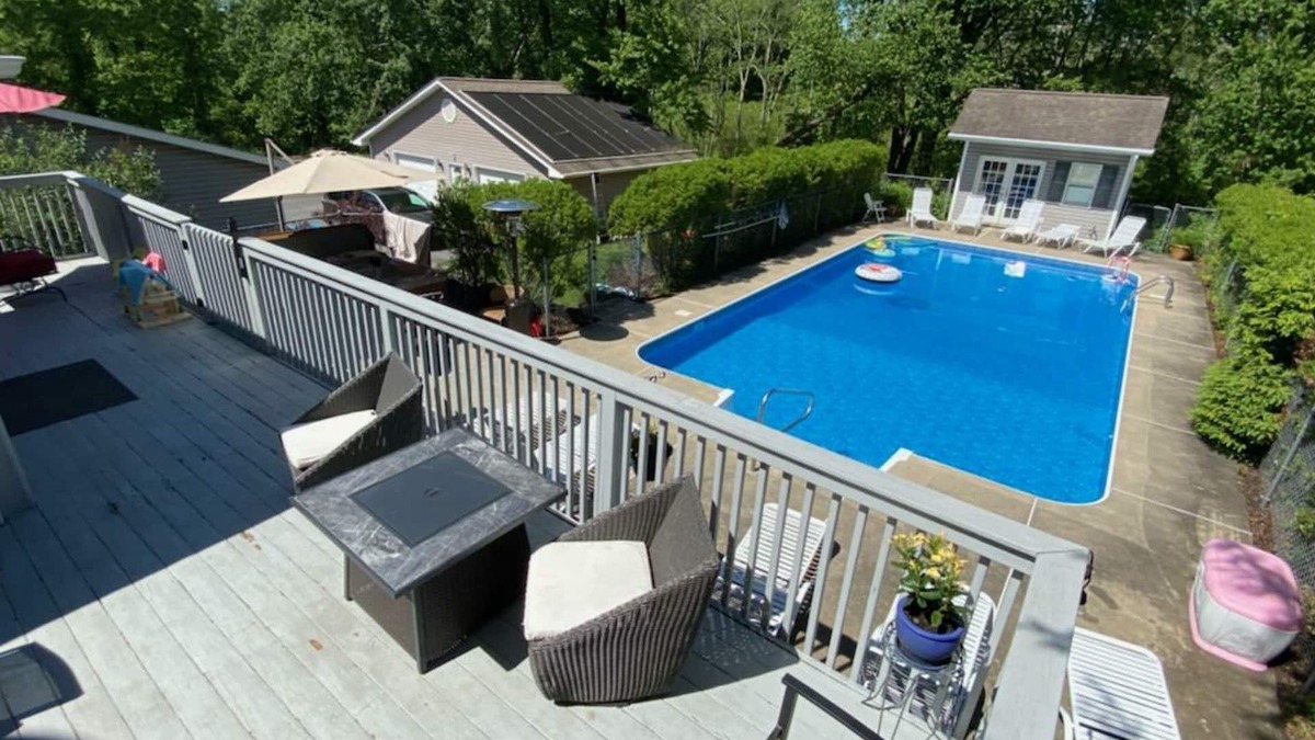 East Stroudsburg House | Spacious Family Retreat on 7.5 Private Acres Sleeps 14+ Pool/Hot Tub/Sauna/GR