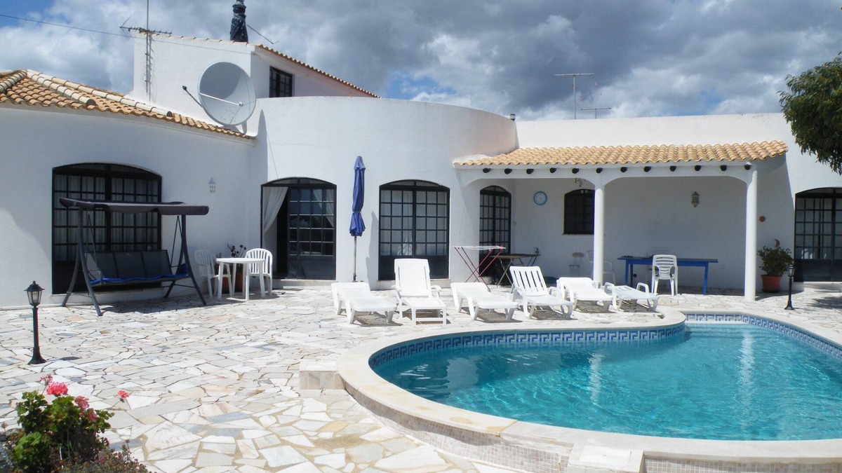 Conceicao Villa | Spacious Family Villa. 3 beds/Private Pool. WiFi , air con ,Panoramic Views